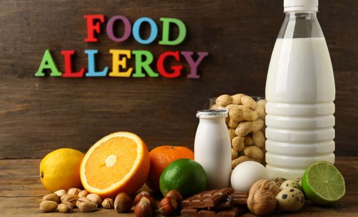 Um eine Nahrungsmittelallergie nicht weiter zu triggern, sollten sich Betroffene auf die Suche nach den allergieauslösenden Stoffen machen. ( Foto: Shutterstock - Africa Studio )