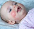 Hautausschlag beim Baby: Welche Erkrankung steckt dahinter? (Foto: AdobeStock - 472628076 AnastazjaSoroka)
