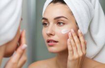 So baust du eine wirksame Gesichtspflege-Routine auf. (Foto: AdobeStock_1684281765 Rohan)