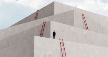 Theodor Waber führt InterRisk Marketing und Produktbereich ab (Foto: AdobeStock - BPawesome - 1852070443)